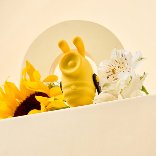 Camtoyz Clitoral Thumper Bumble Bee - Image 4